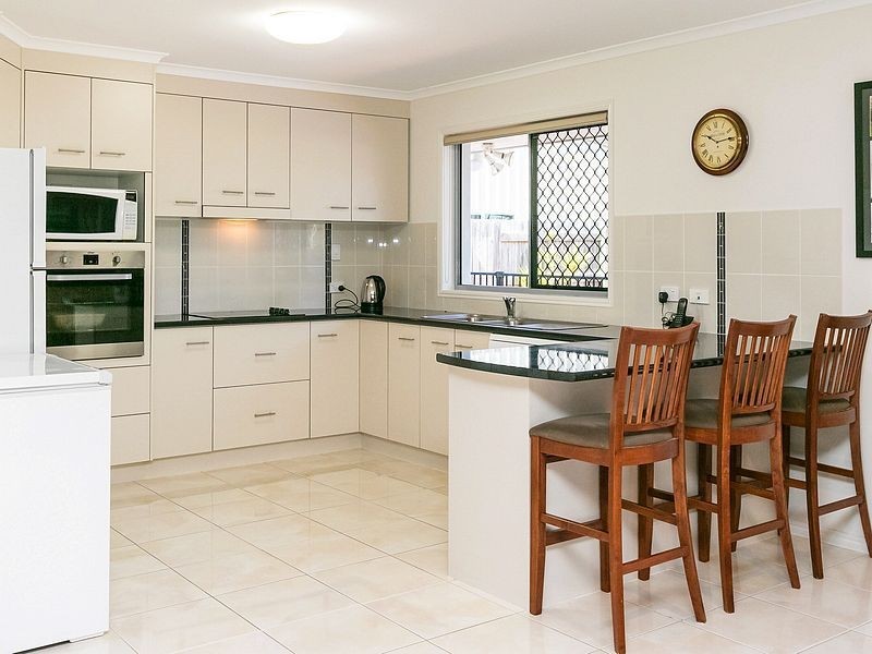 112 Emerald Park Way, Urangan QLD 4655