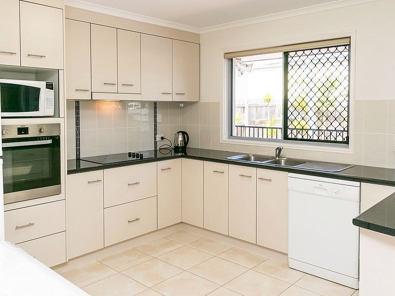 112 Emerald Park Way, Urangan QLD 4655