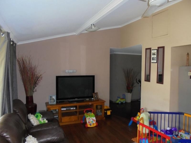 36 James Street, Howard QLD 4659