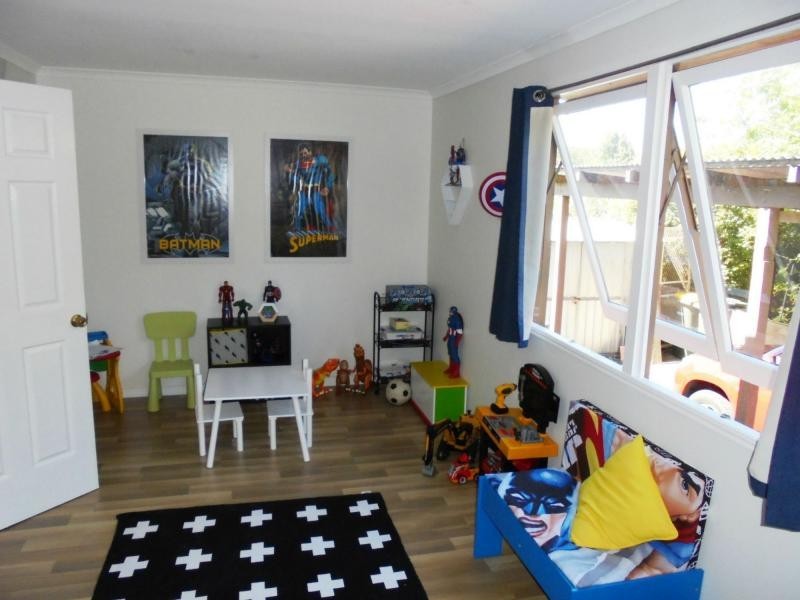 36 James Street, Howard QLD 4659