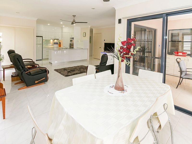 Villa 58/25 PALM LAKES , Hervey Bay, Eli Waters QLD 4655