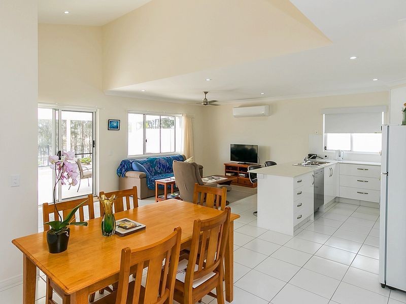 31/25 PALM LAKES, Eli Waters QLD 4655