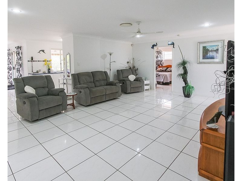 36 Spinnaker Drive, Point Vernon QLD 4655