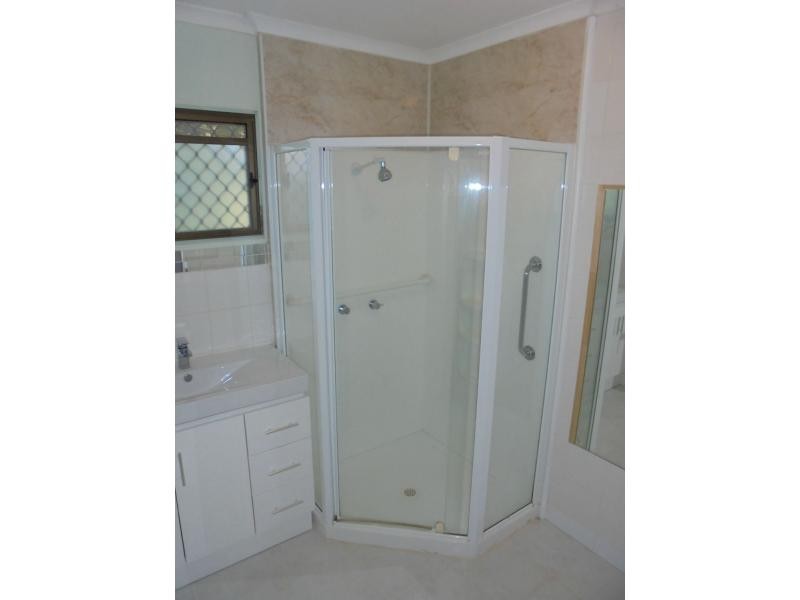 86 Old Bruce Highway, Howard QLD 4659