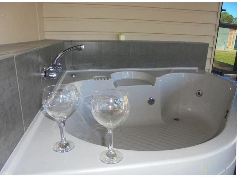 86 Old Bruce Highway, Howard QLD 4659