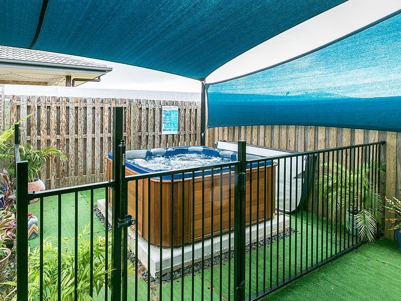 12 Roebuck Street, Urraween QLD 4655