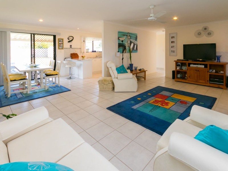 16 Kestrel Court, Eli Waters QLD 4655