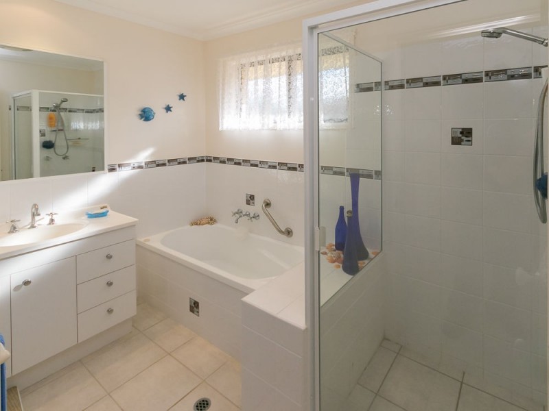 16 Kestrel Court, Eli Waters QLD 4655