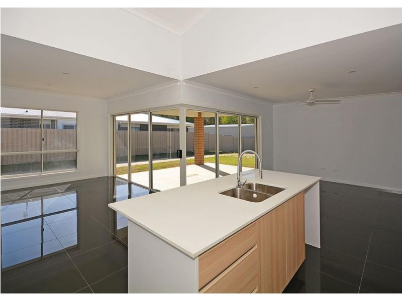 56 Ronaldo Way, Urangan QLD 4655