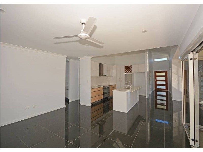56 Ronaldo Way, Urangan QLD 4655