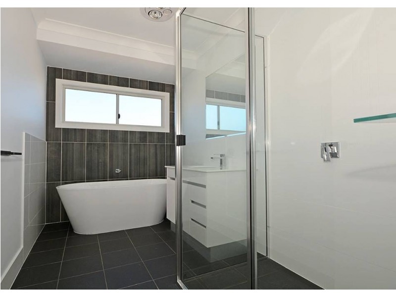 56 Ronaldo Way, Urangan QLD 4655