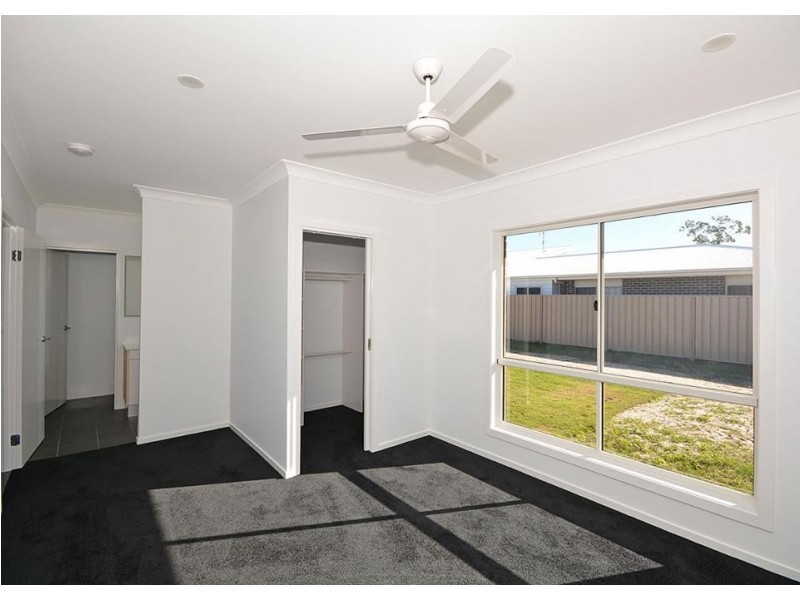 56 Ronaldo Way, Urangan QLD 4655