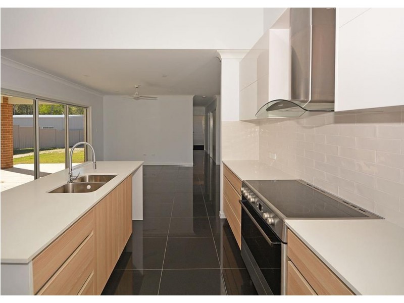 56 Ronaldo Way, Urangan QLD 4655