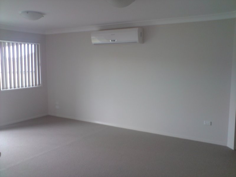 8 Steel Street, Nikenbah QLD 4655