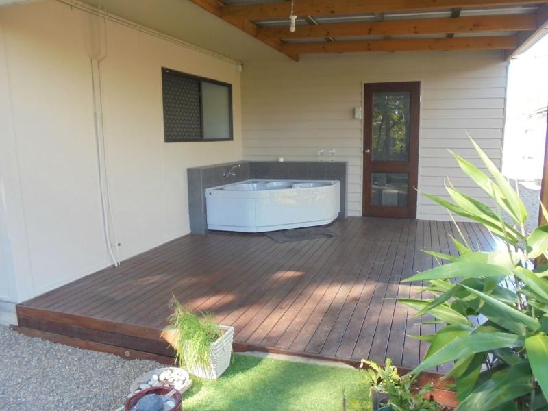 86 Old Bruce Highway, Howard QLD 4659