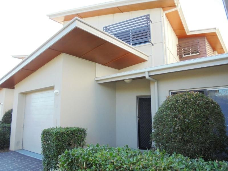 2/8 Hervey Street, Scarness QLD 4655