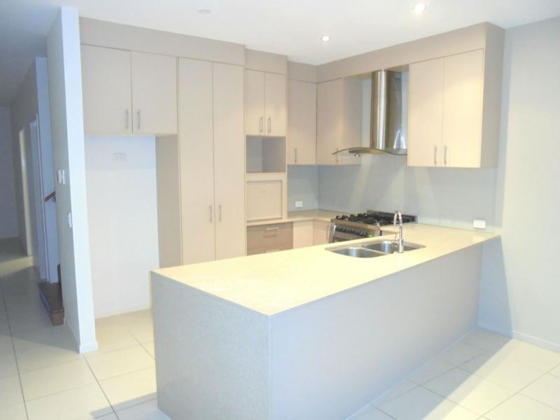 2/8 Hervey Street, Scarness QLD 4655