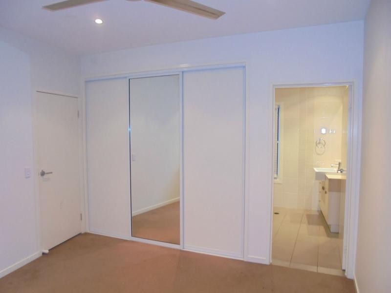 2/8 Hervey Street, Scarness QLD 4655