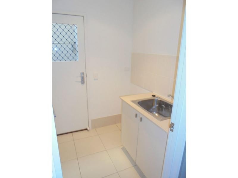 2/8 Hervey Street, Scarness QLD 4655