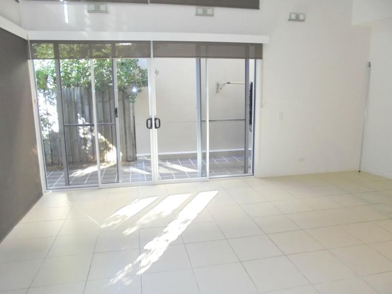 2/8 Hervey Street, Scarness QLD 4655