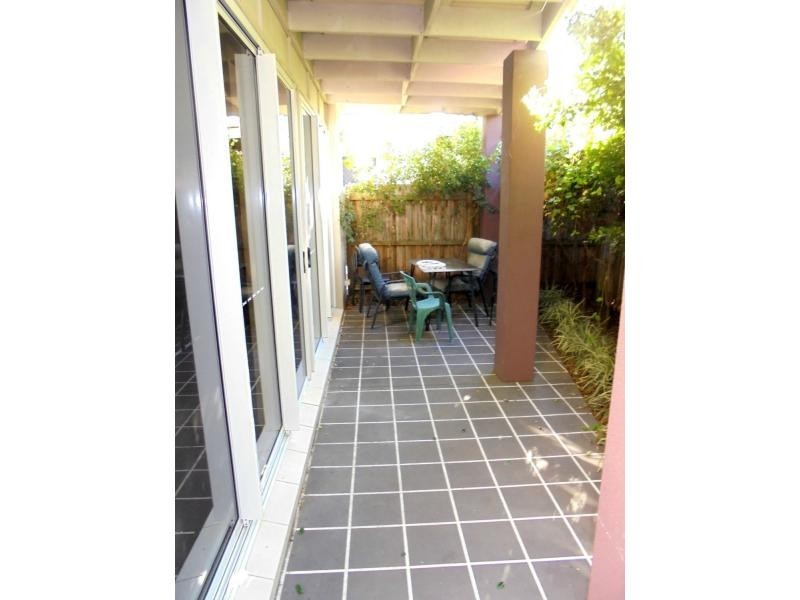 2/8 Hervey Street, Scarness QLD 4655