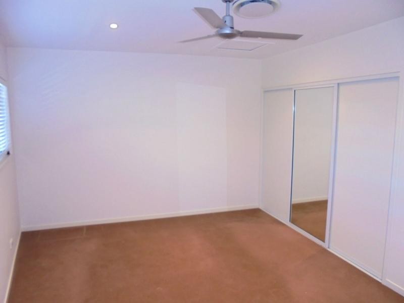 2/8 Hervey Street, Scarness QLD 4655