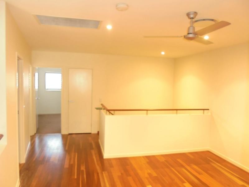 2/8 Hervey Street, Scarness QLD 4655