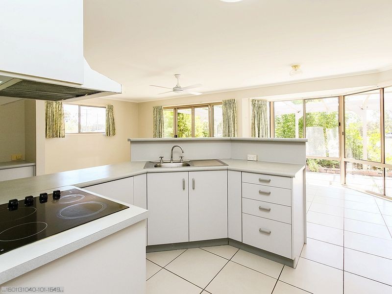 95 Hammond Street, Urangan QLD 4655