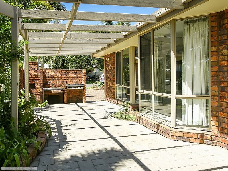 95 Hammond Street, Urangan QLD 4655