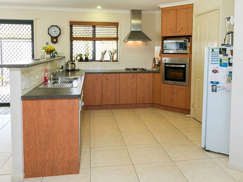 3 Whipbird Court, Urangan QLD 4655