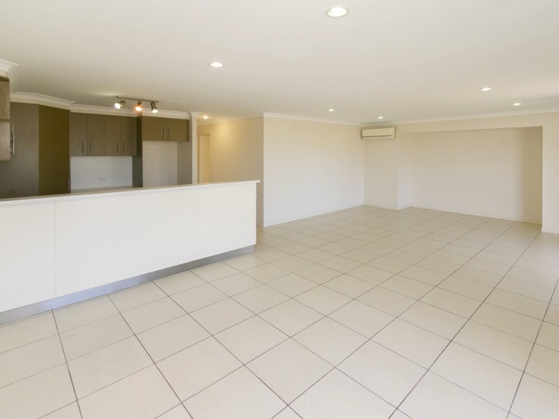 2/12 Endeavour Way, Eli Waters QLD 4655