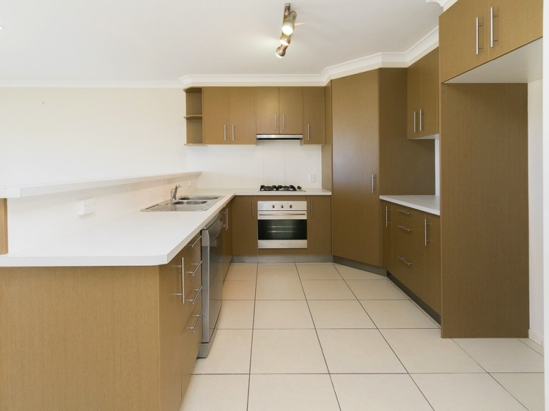 2/12 Endeavour Way, Eli Waters QLD 4655