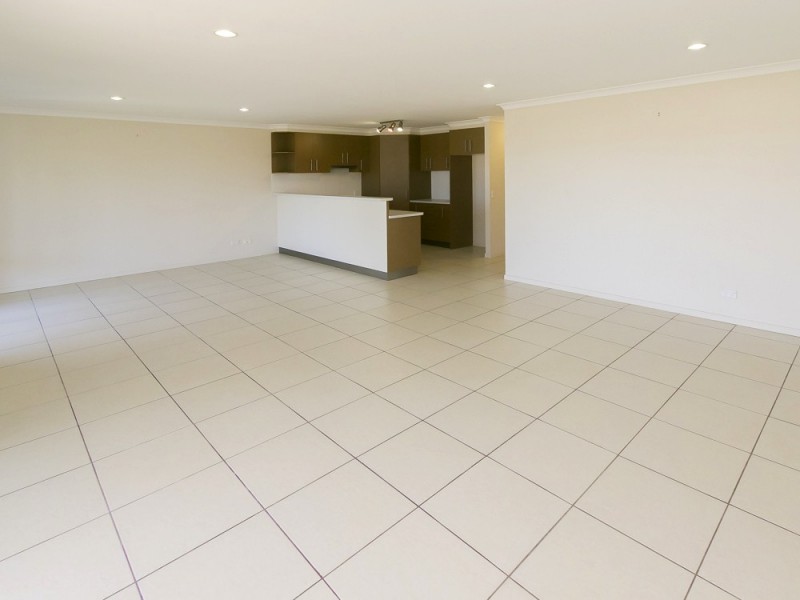 2/12 Endeavour Way, Eli Waters QLD 4655