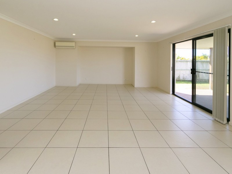 2/12 Endeavour Way, Eli Waters QLD 4655