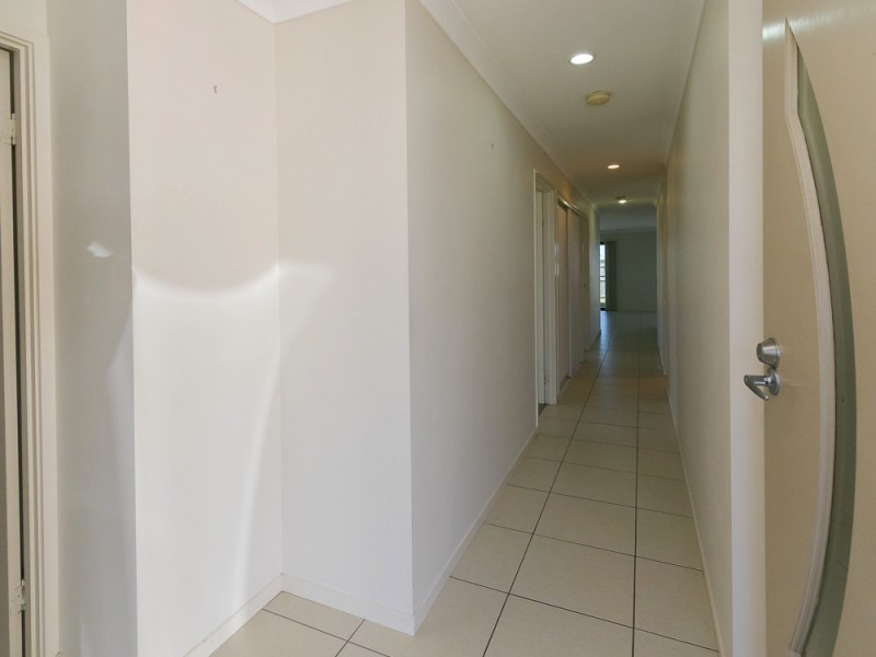2/12 Endeavour Way, Eli Waters QLD 4655
