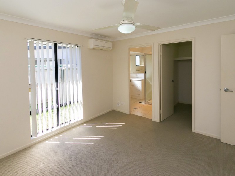 2/12 Endeavour Way, Eli Waters QLD 4655