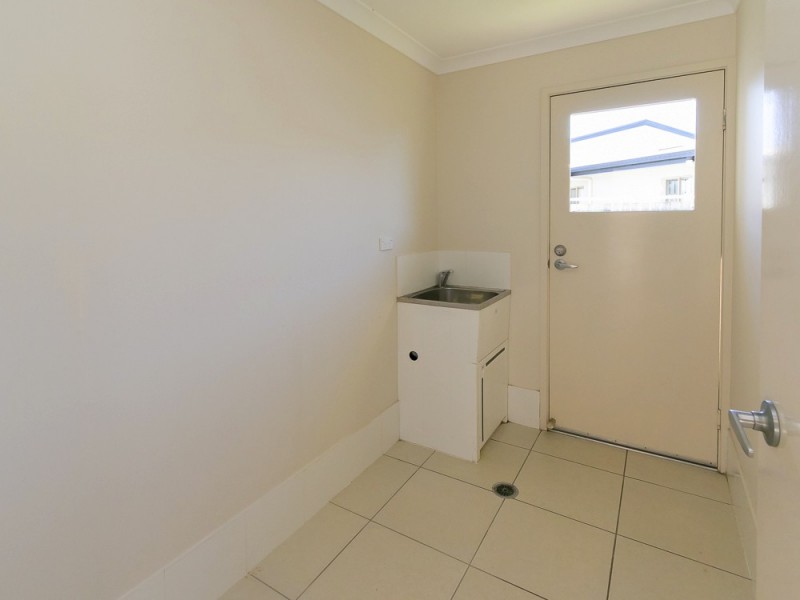 2/12 Endeavour Way, Eli Waters QLD 4655