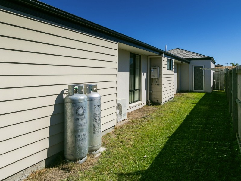 2/12 Endeavour Way, Eli Waters QLD 4655