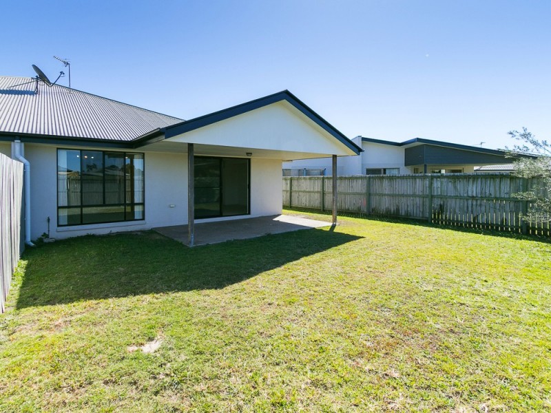 2/12 Endeavour Way, Eli Waters QLD 4655