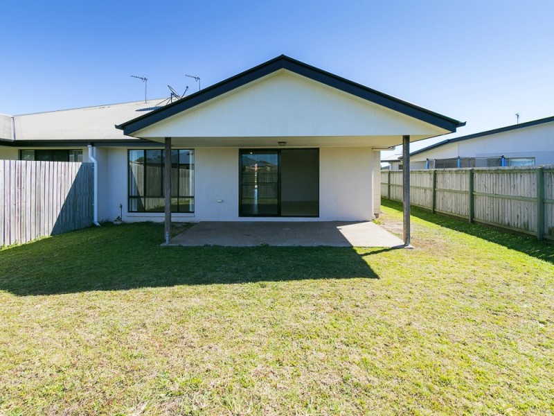 2/12 Endeavour Way, Eli Waters QLD 4655