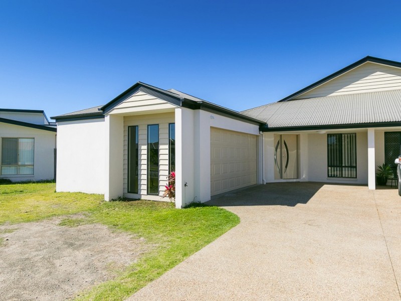 2/12 Endeavour Way, Eli Waters QLD 4655