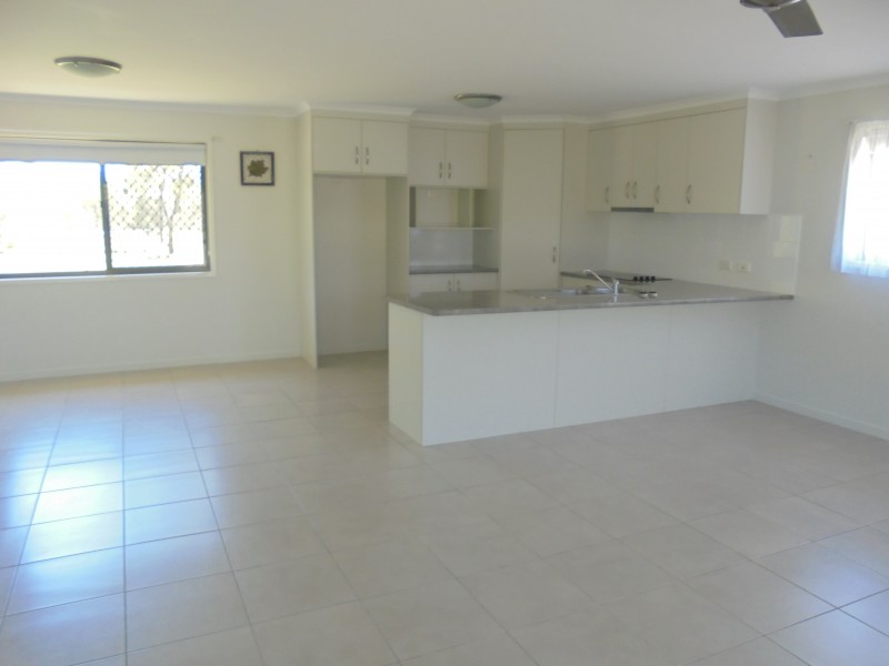 2 Hunter St, Torbanlea QLD 4662