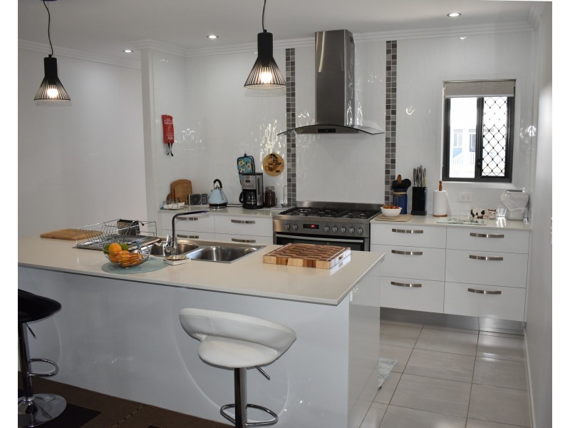 31 Teresa St, Nikenbah QLD 4655