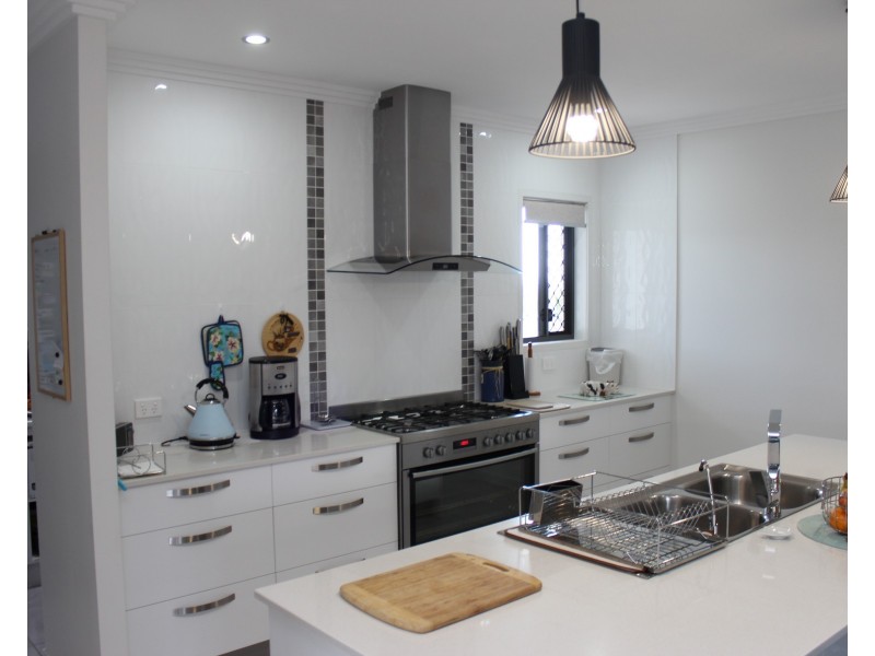 31 Teresa St, Nikenbah QLD 4655