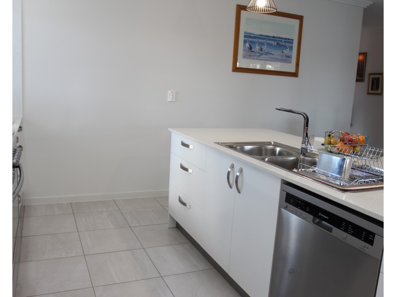 31 Teresa St, Nikenbah QLD 4655