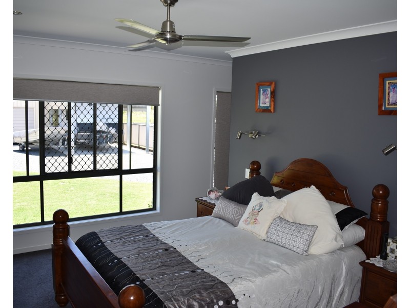31 Teresa St, Nikenbah QLD 4655