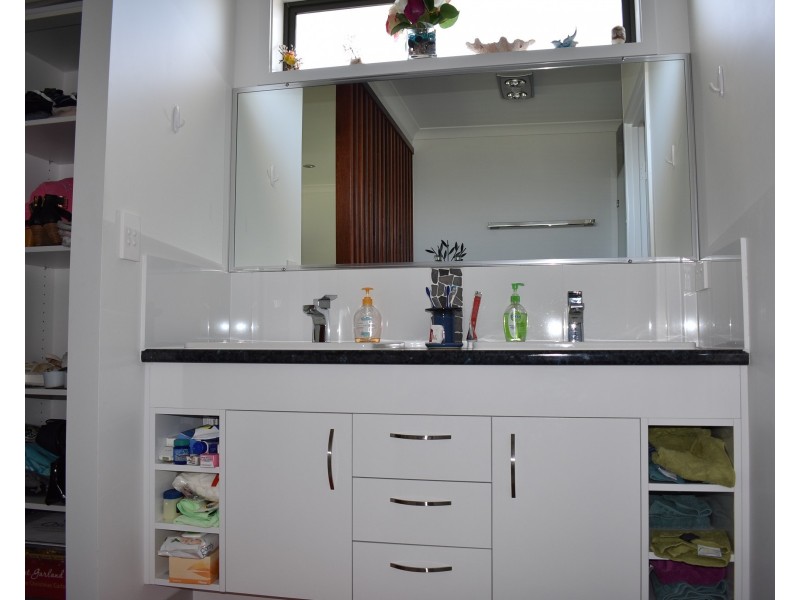 31 Teresa St, Nikenbah QLD 4655