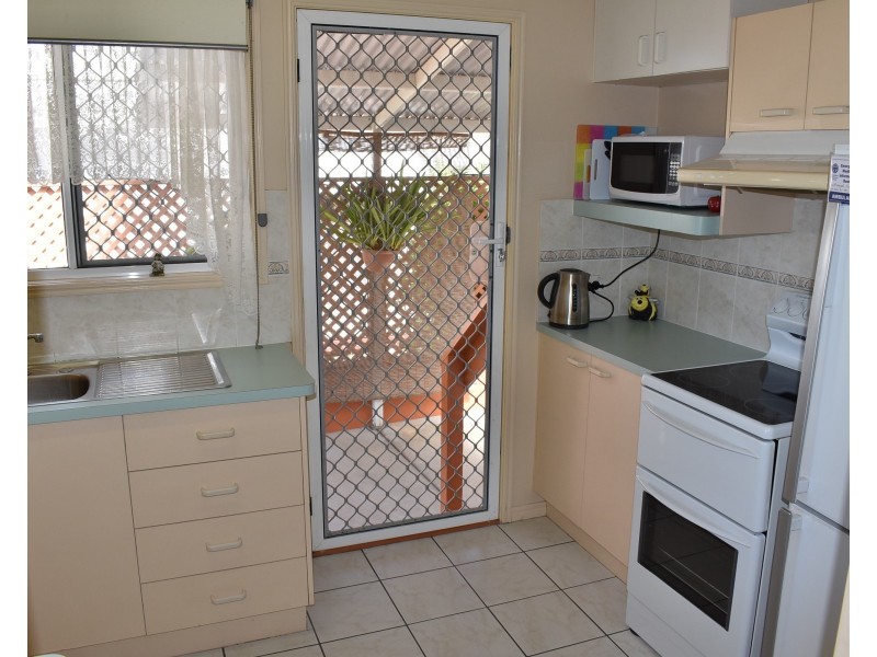 4/7 Bay Dr, Urraween QLD 4655