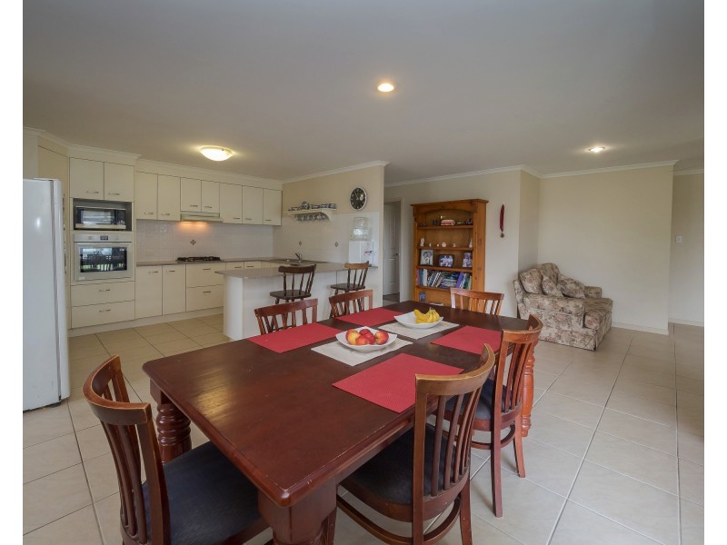 10 Bounty Cct, Eli Waters QLD 4655