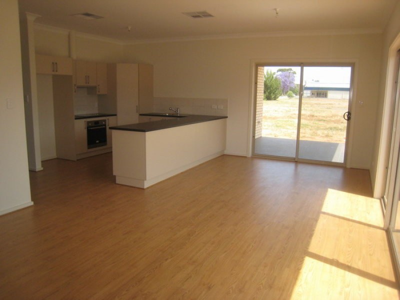 11 Railway Terrace, Crystal Brook SA 5523